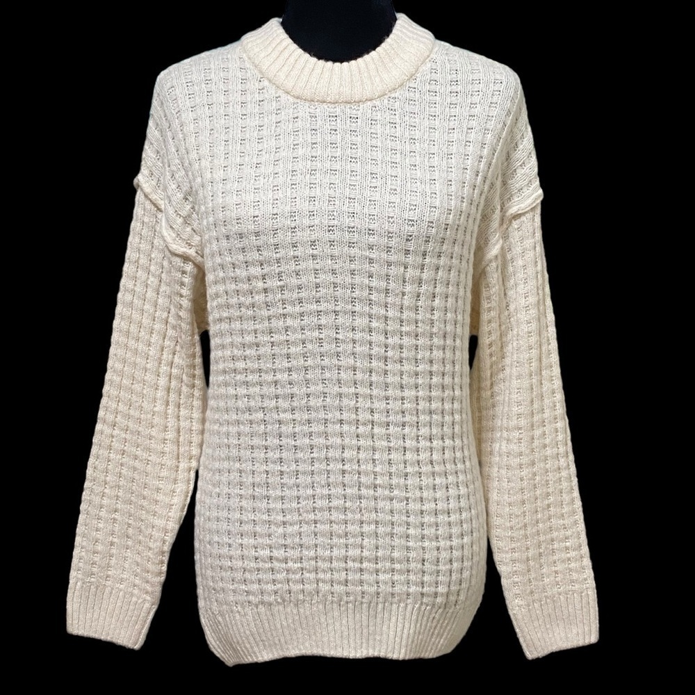 SO Cream Textured Knit Pullover Sweater NWT Small Crew Neck Cozy Soft Layer
